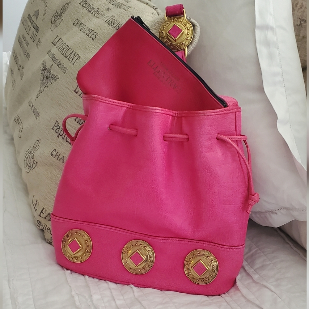 SOLD! BARBIE PINK VINTAGE ELLEN TRACY LEATHER CROSSBODY , GOLD EMBELLISHMENTS ✨️